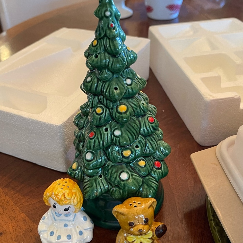 Avon Merry Christmas Tree Hostess Set - Green and multi-colors
